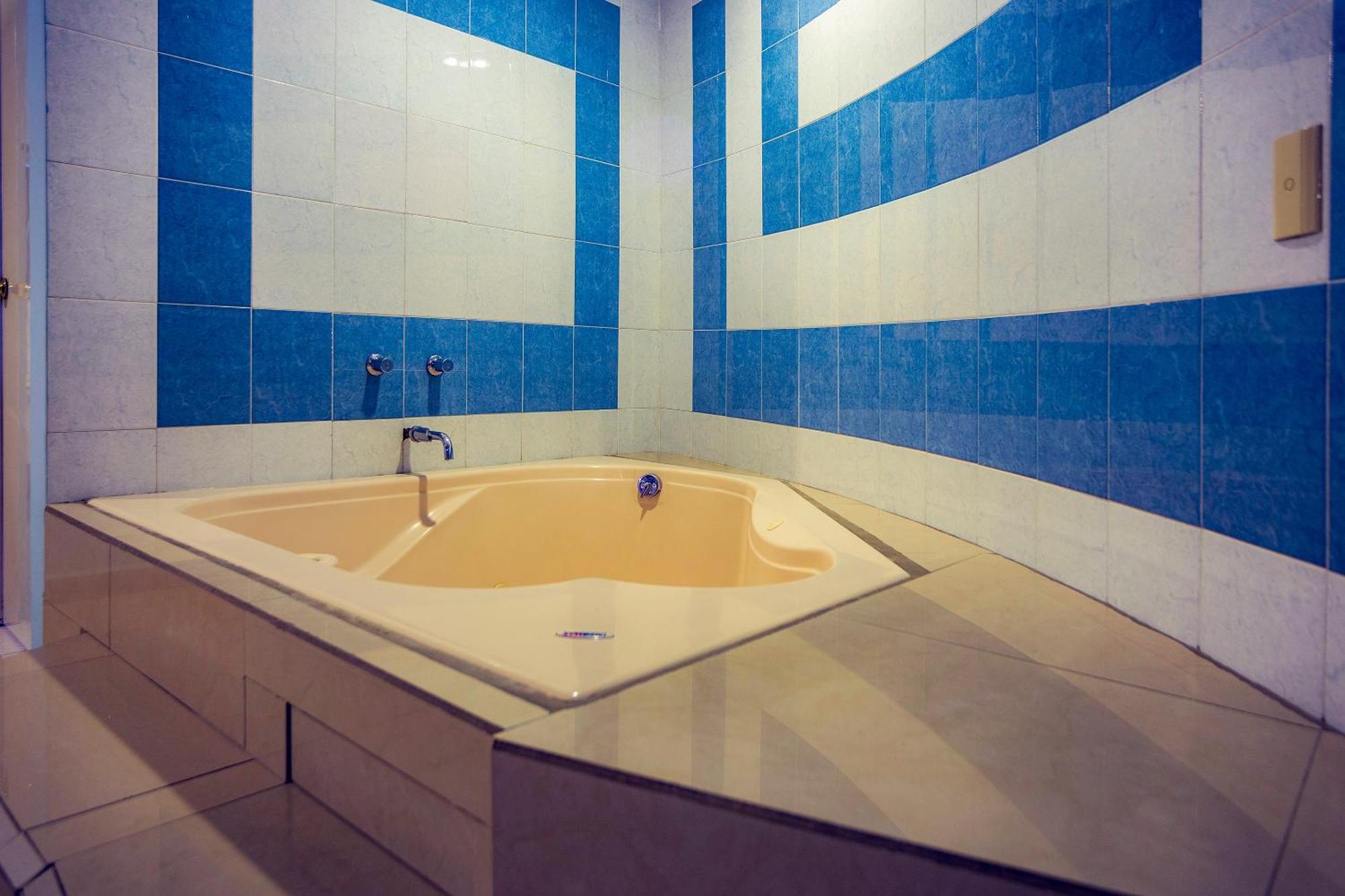 Capital O Hotel Diro, Monterrey Extérieur photo