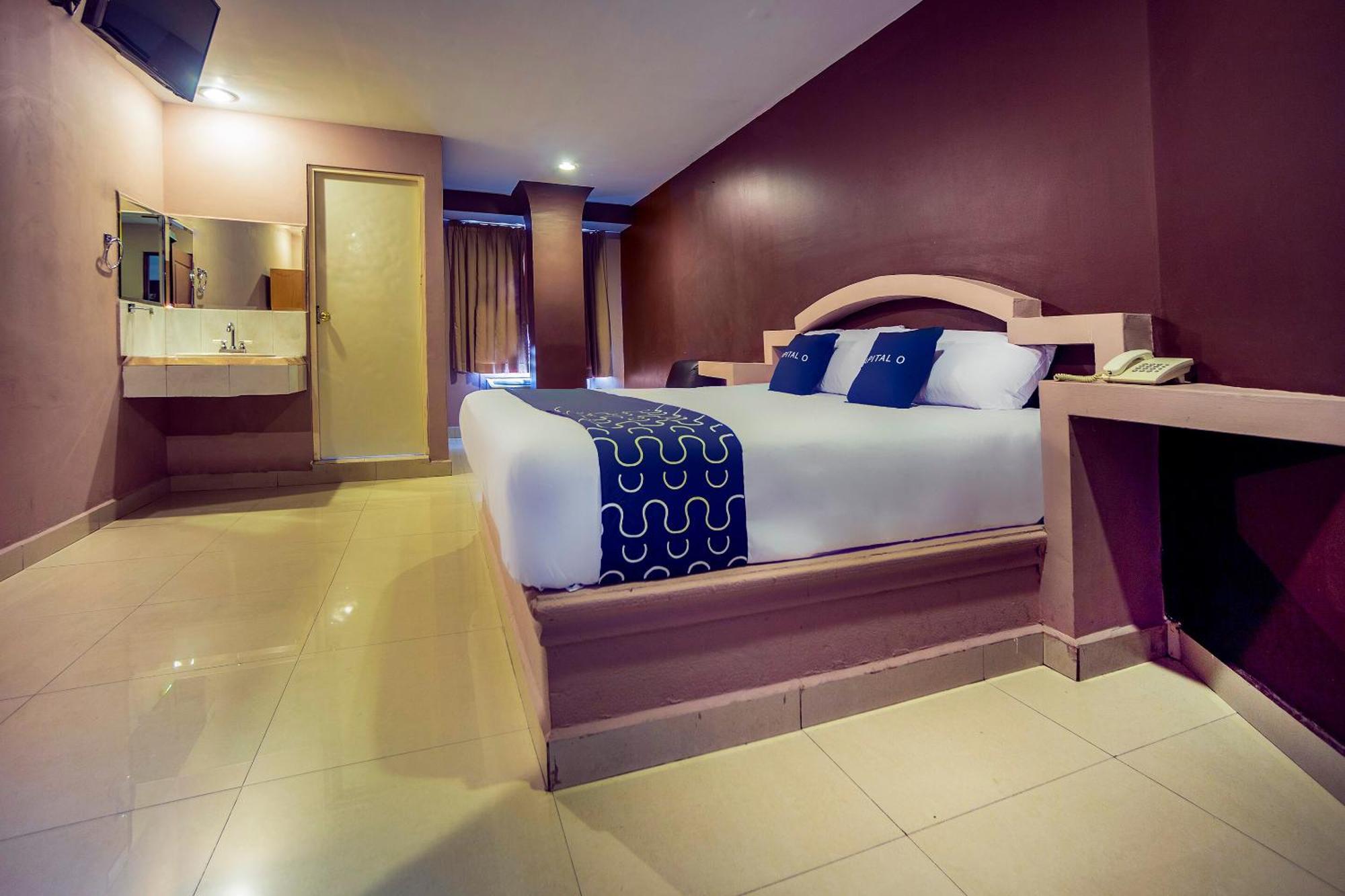 Capital O Hotel Diro, Monterrey Extérieur photo