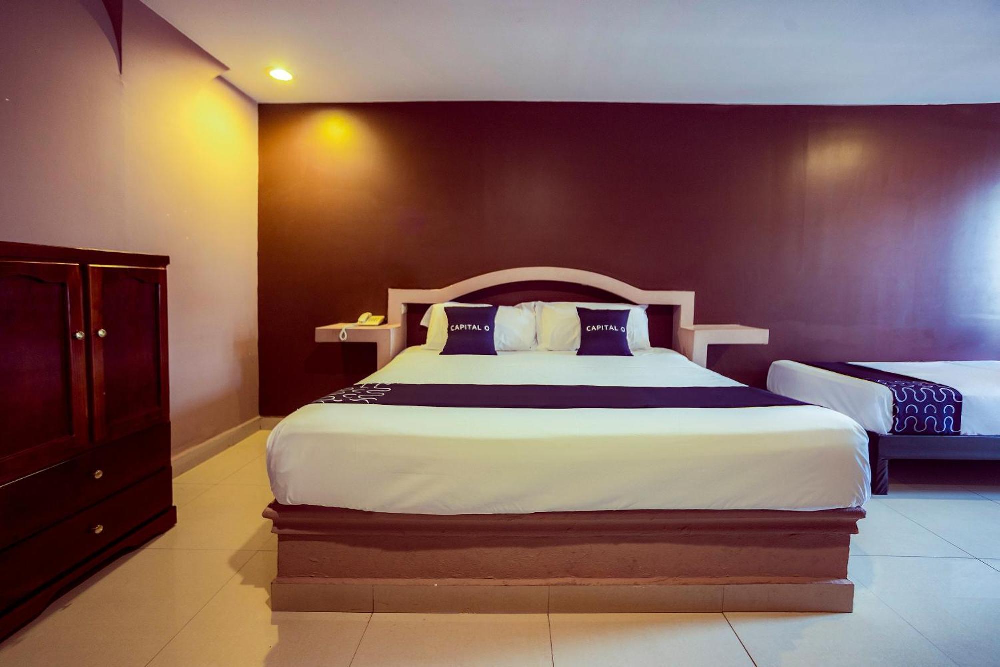 Capital O Hotel Diro, Monterrey Extérieur photo